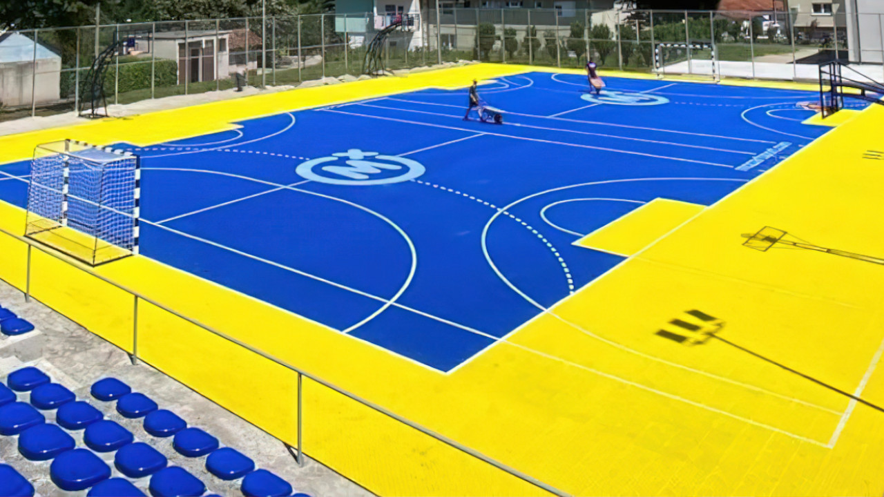 Multi sport court